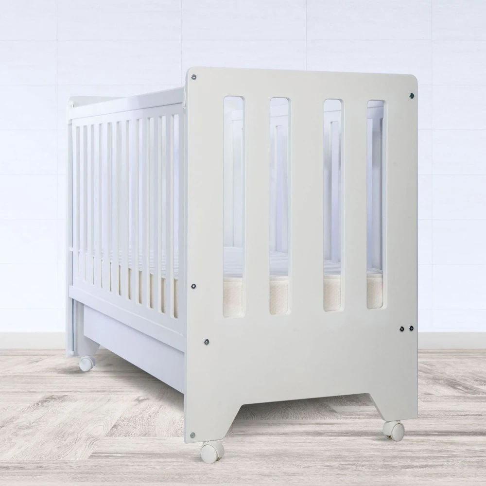 Krevetac za bebe Kocka premium - klasičan drveni krevetac za bebe u beloj boji